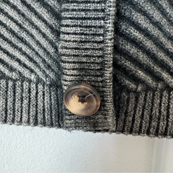 Emory Park Grey Chunky Knit Asymmetrical Ribbed Skirt Size Medium Fall Winter - Picture 6 of 12